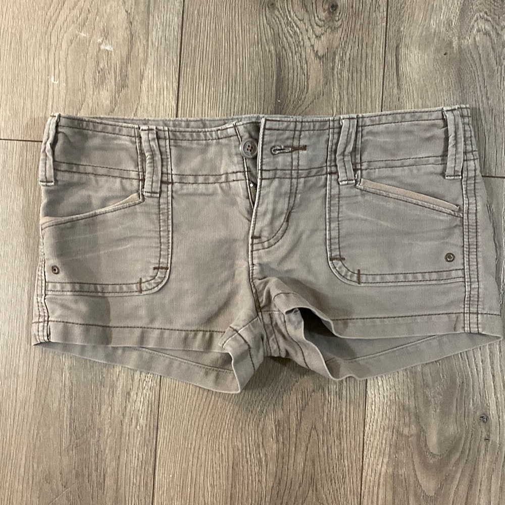 Light brown Low-Rise Hollister shorts, Size 1